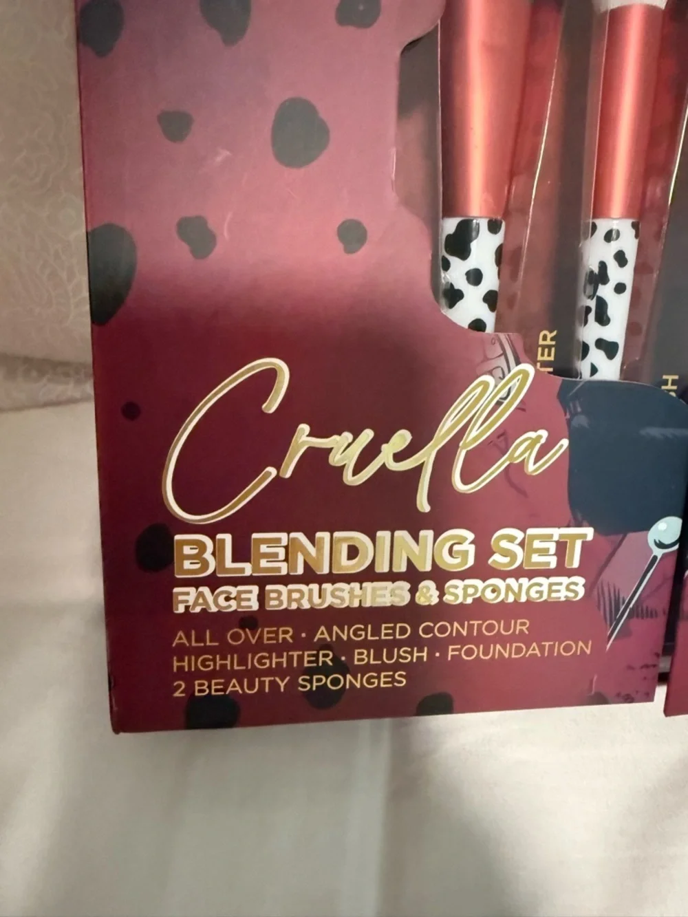 Disney Villains Cruella 7-Piece Blending Brush Set - Red & Dalmatian Print